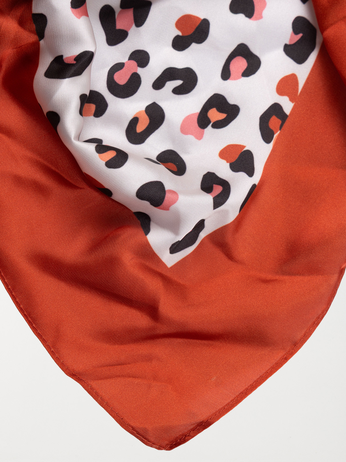 Foulard satiné léopard femme