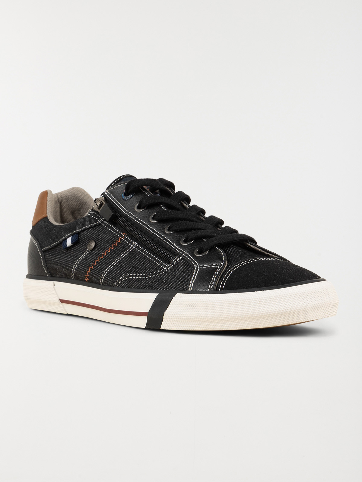 Tennis en toile homme noir (40-45) Tennis en toile homme noir (40-45)