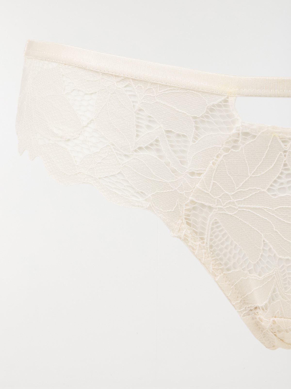 Tanga dentelle milky femme (S-XL)