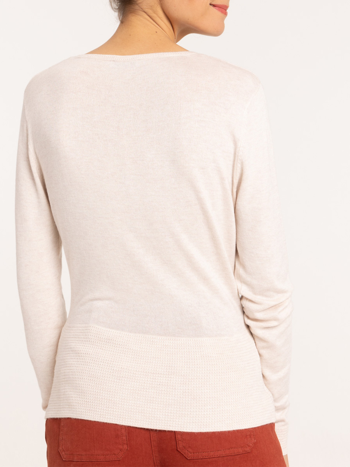 Pull fin col V crème grisée femme