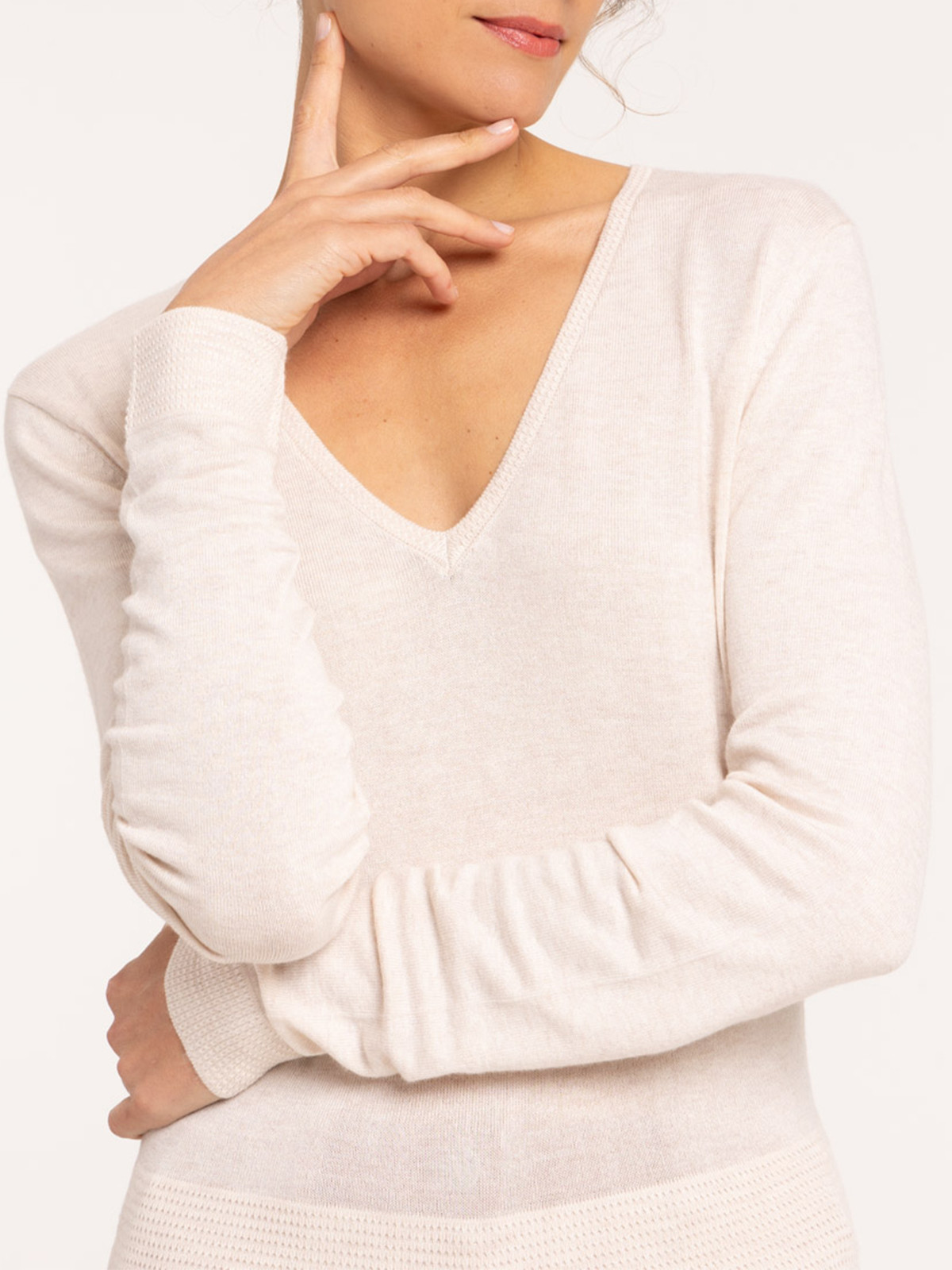 Pull fin col V crème grisée femme