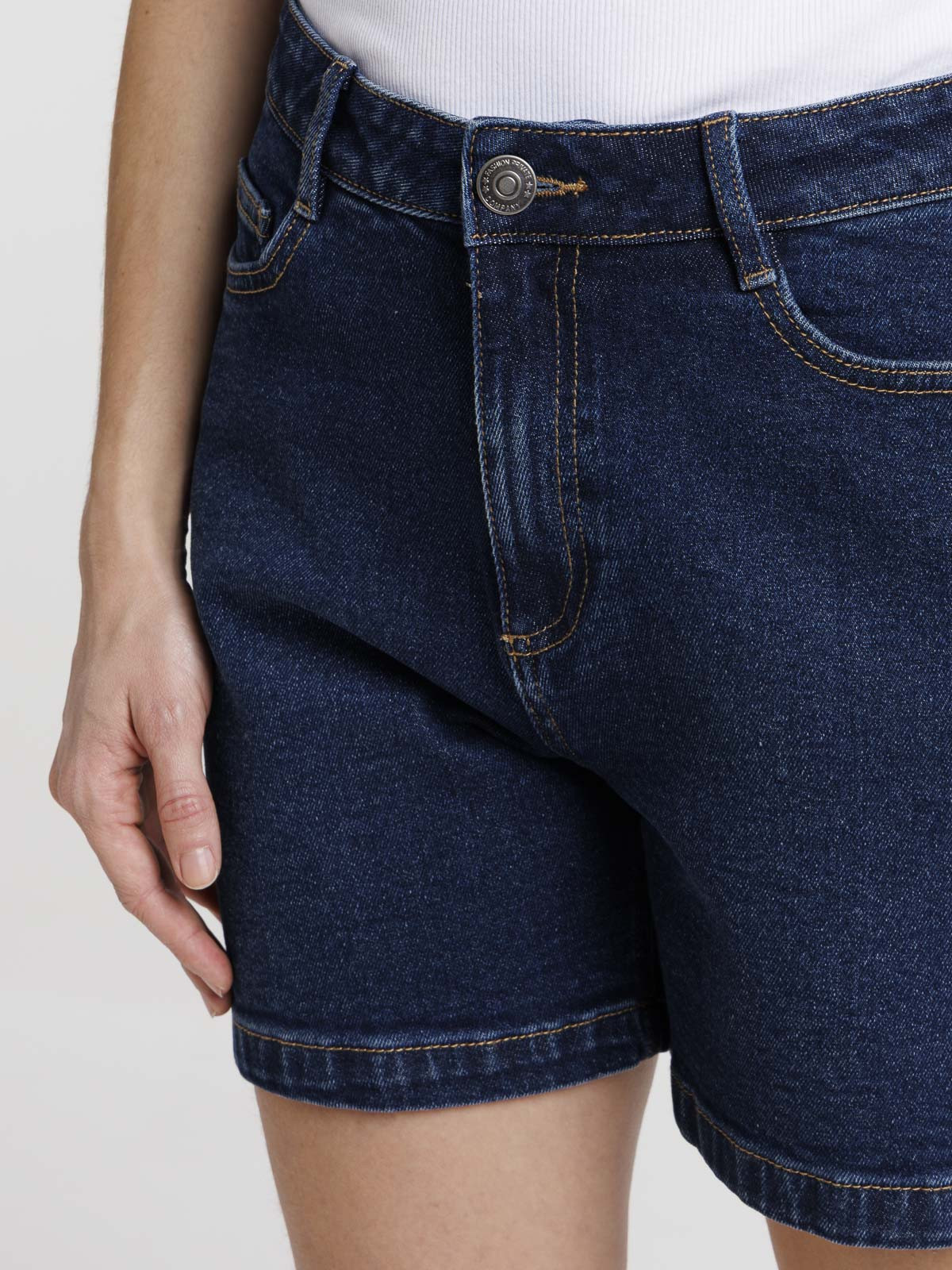 Short en jean brut femme Short en jean brut femme