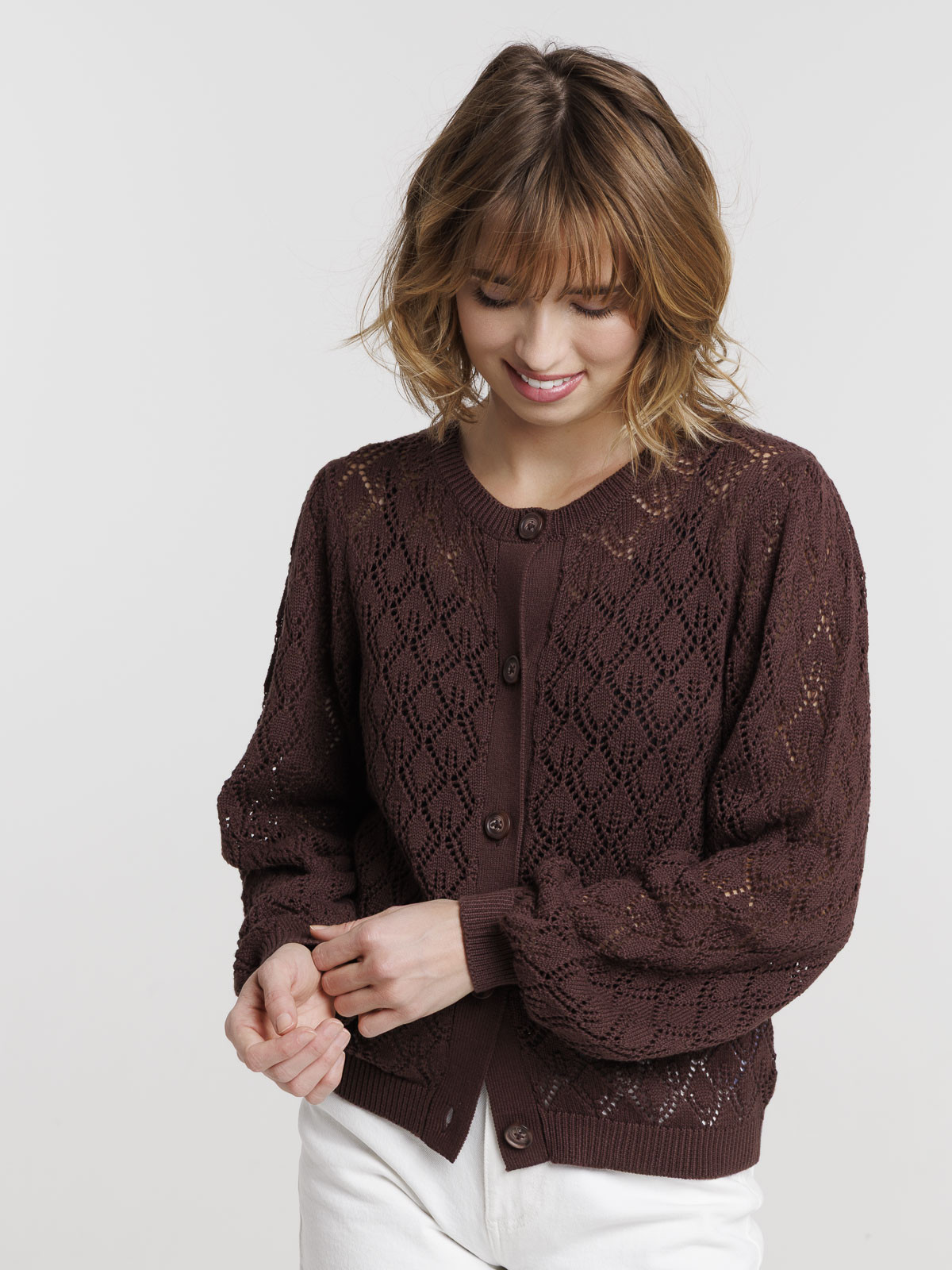 Gilet boutonné motifs ajourés femme Gilet boutonné motifs ajourés femme