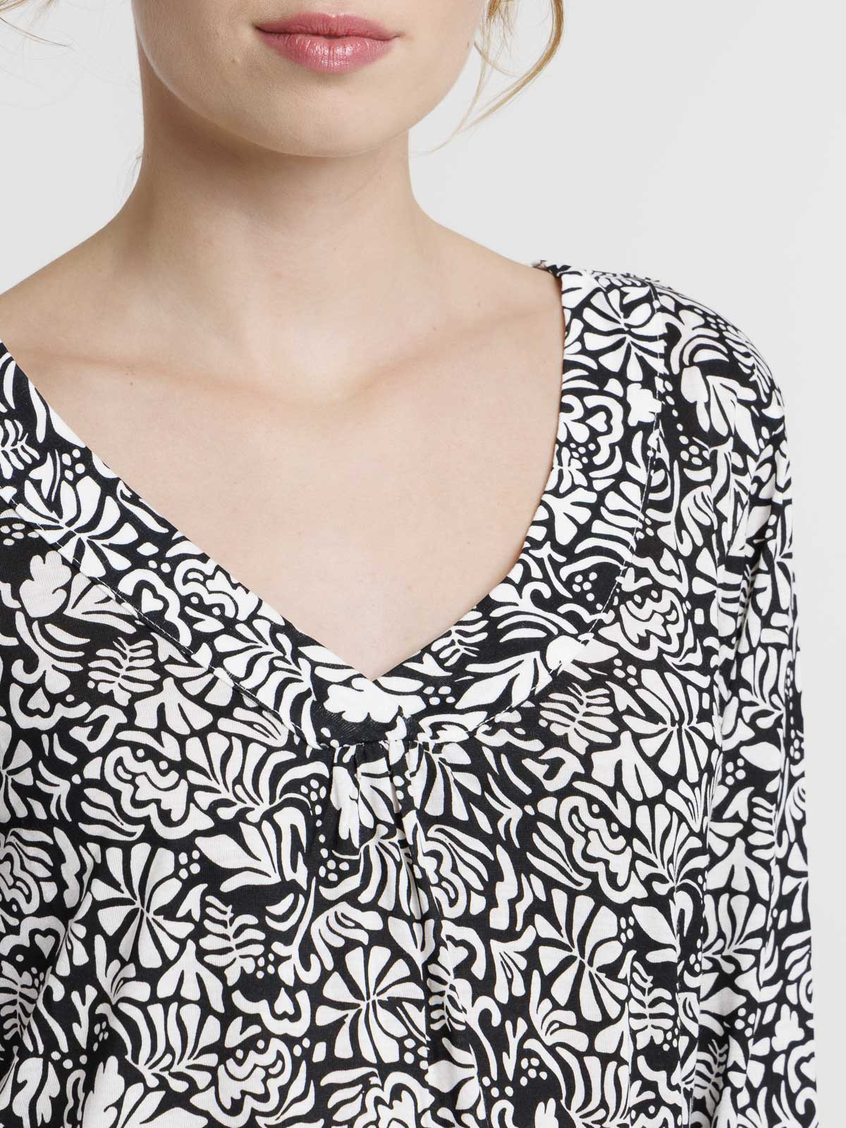 T-shirt noir imprimé végétal femme