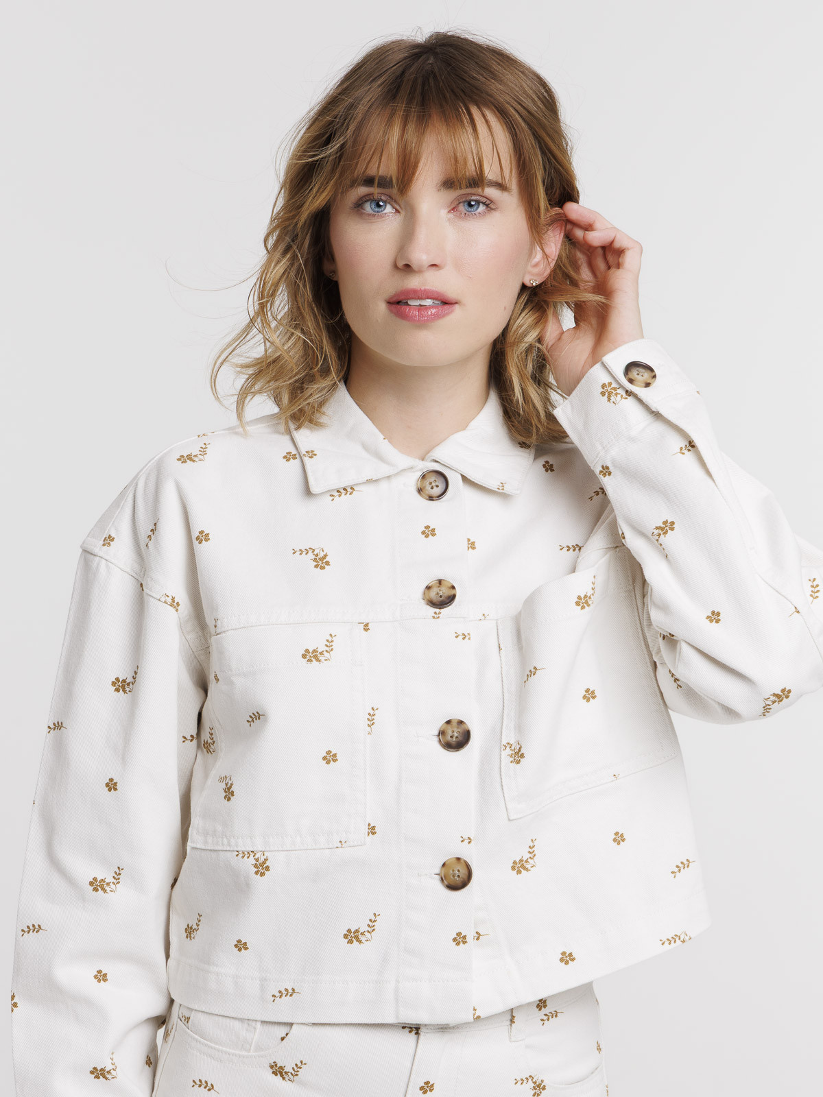 Veste courte écru à motif femme Veste courte écru à motif femme