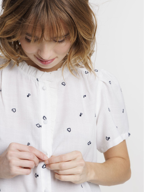 Chemise coeurs brodés femme