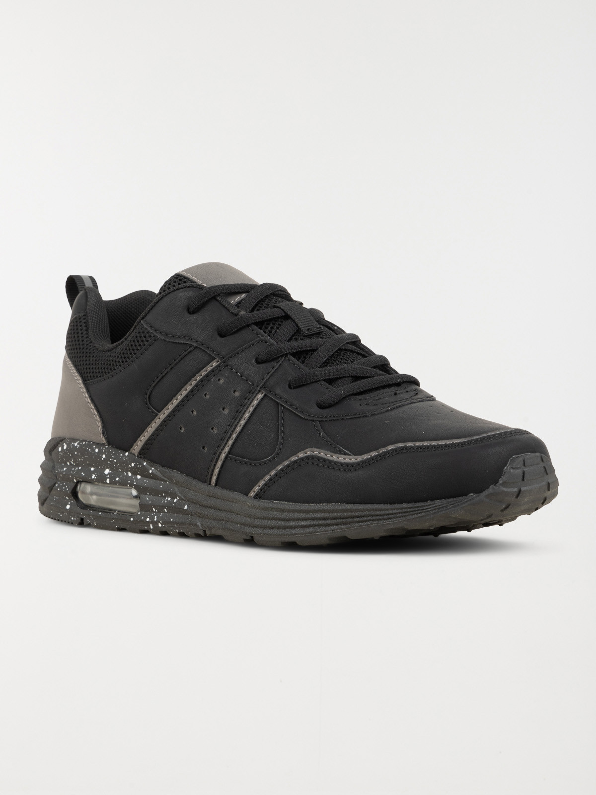 Baskets homme coloris noir (40-46)