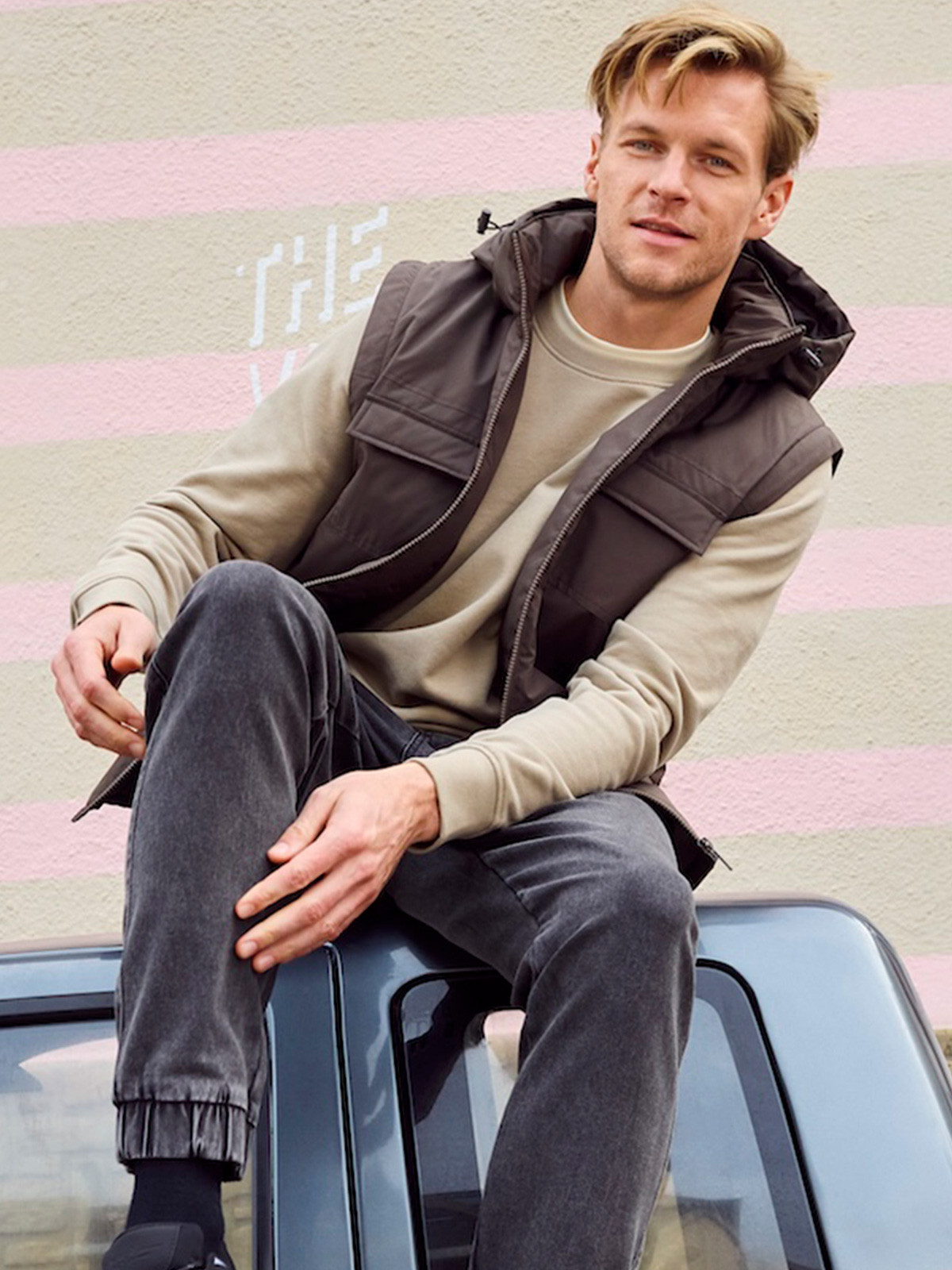 Blouson à capuche col montant homme