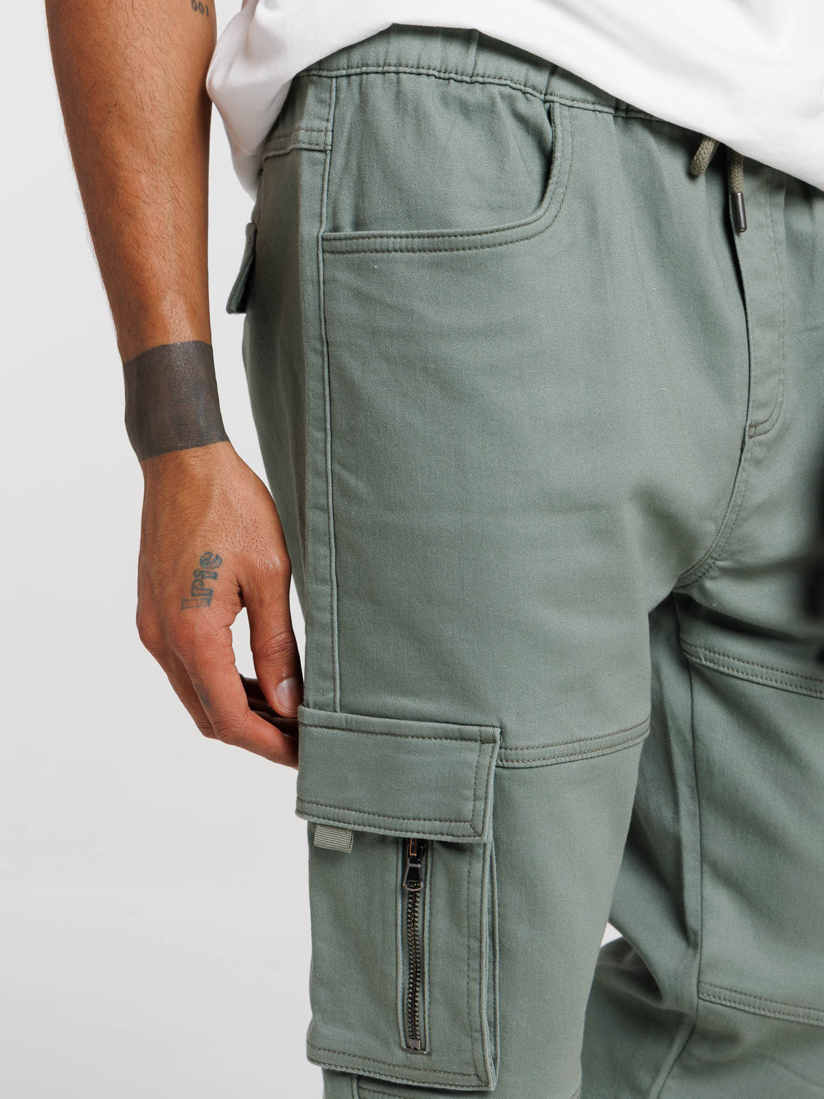 Pantalon cargo coloris vert camou homme