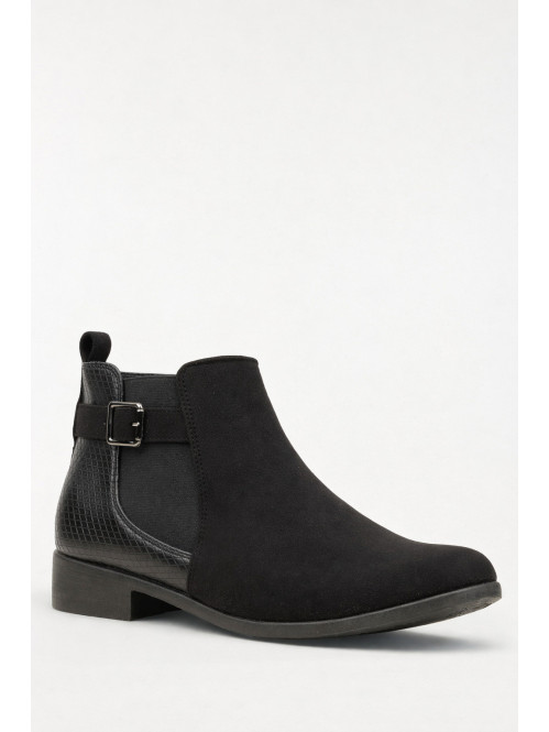 Bottines plates noires...