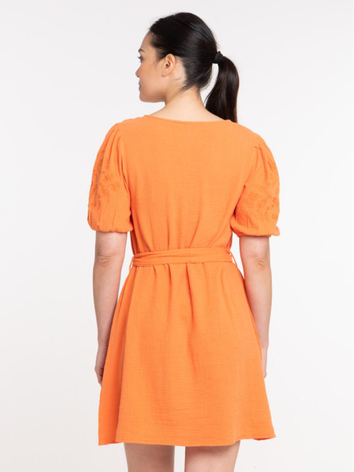 Robe courte broderies...