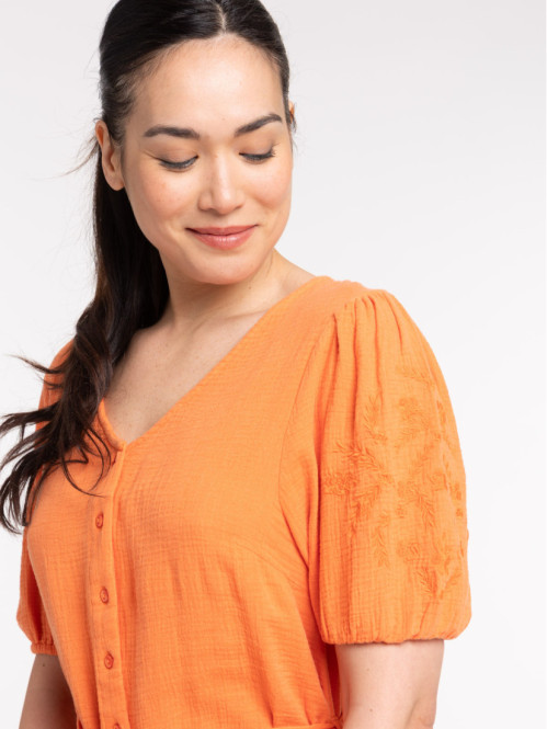 Robe courte broderies...