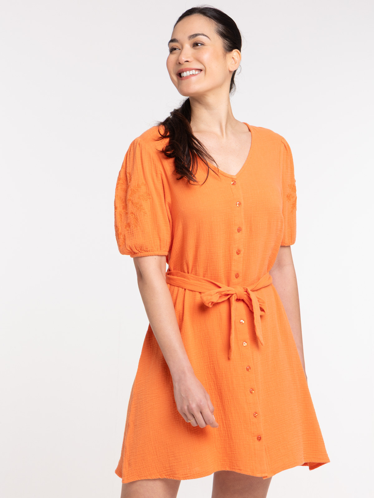 Robe courte broderies manches femme