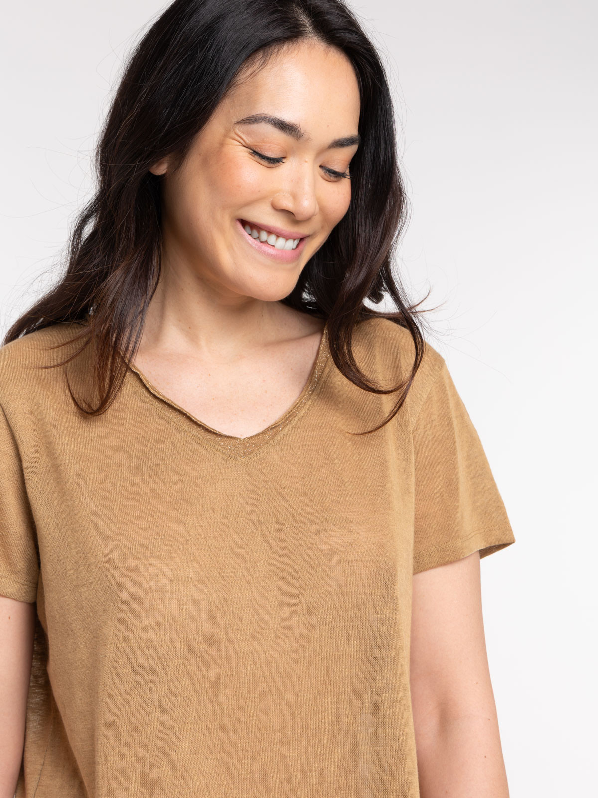 T-shirt col V caramel femme