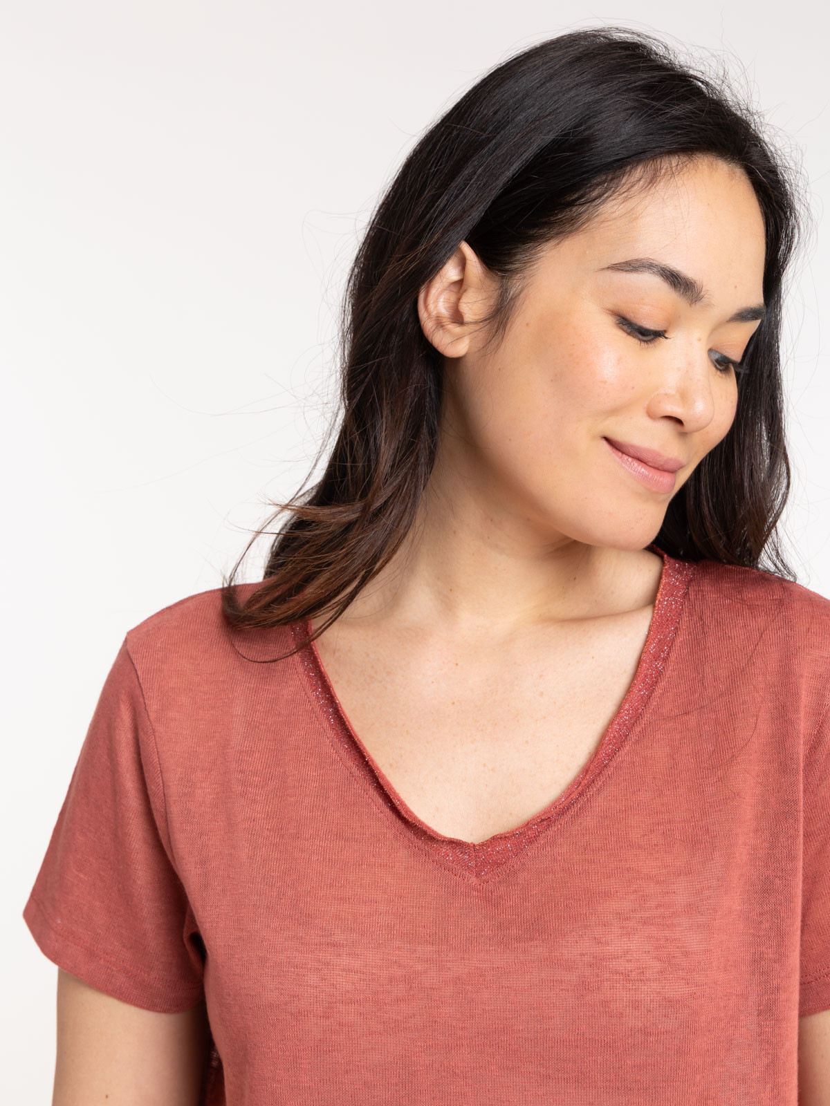 T-shirt col V marsala femme