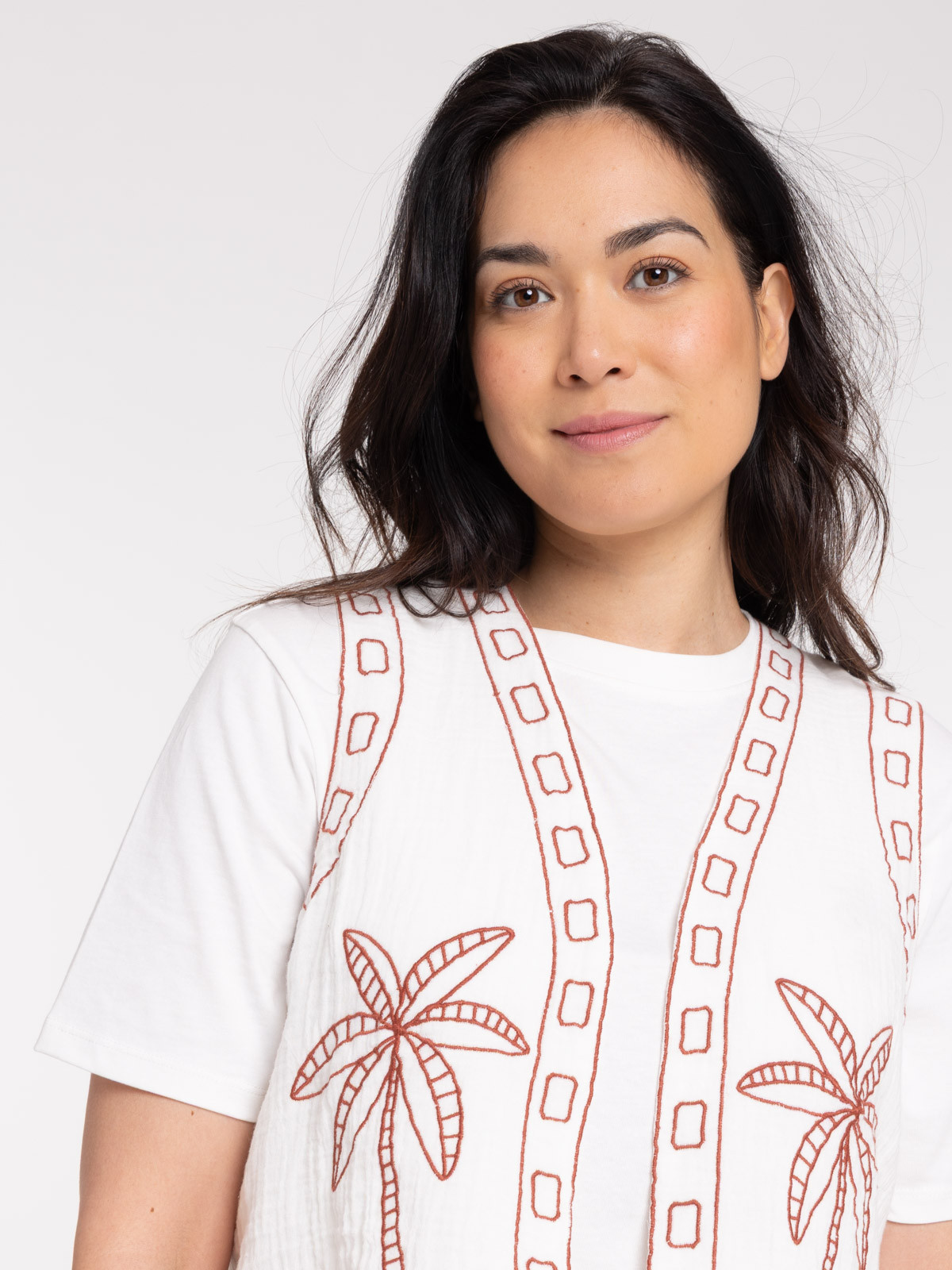 Veste brodée sans manches femme