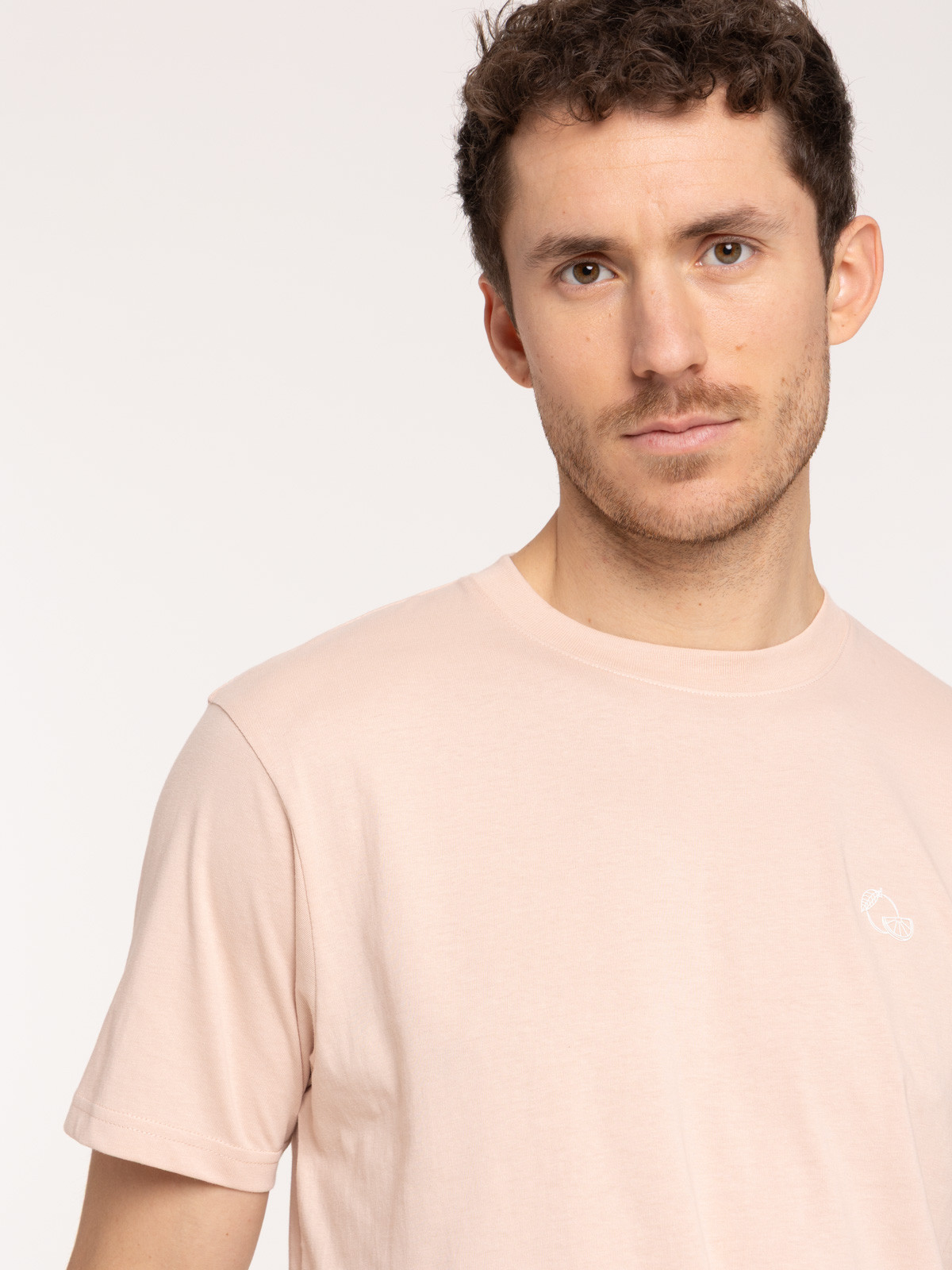 T-shirt col rond motif poitrine homme