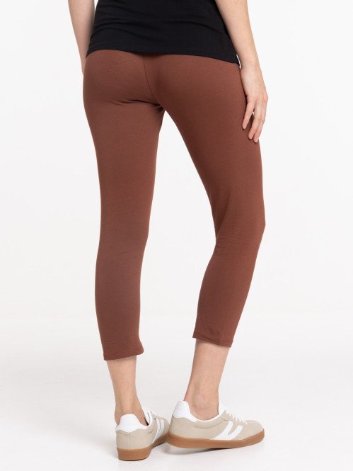 Corsaire brunette femme