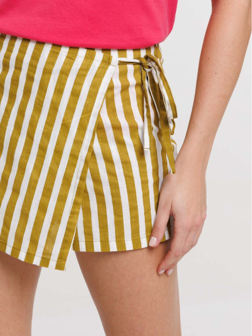 Short rayé avec pan à nouer...