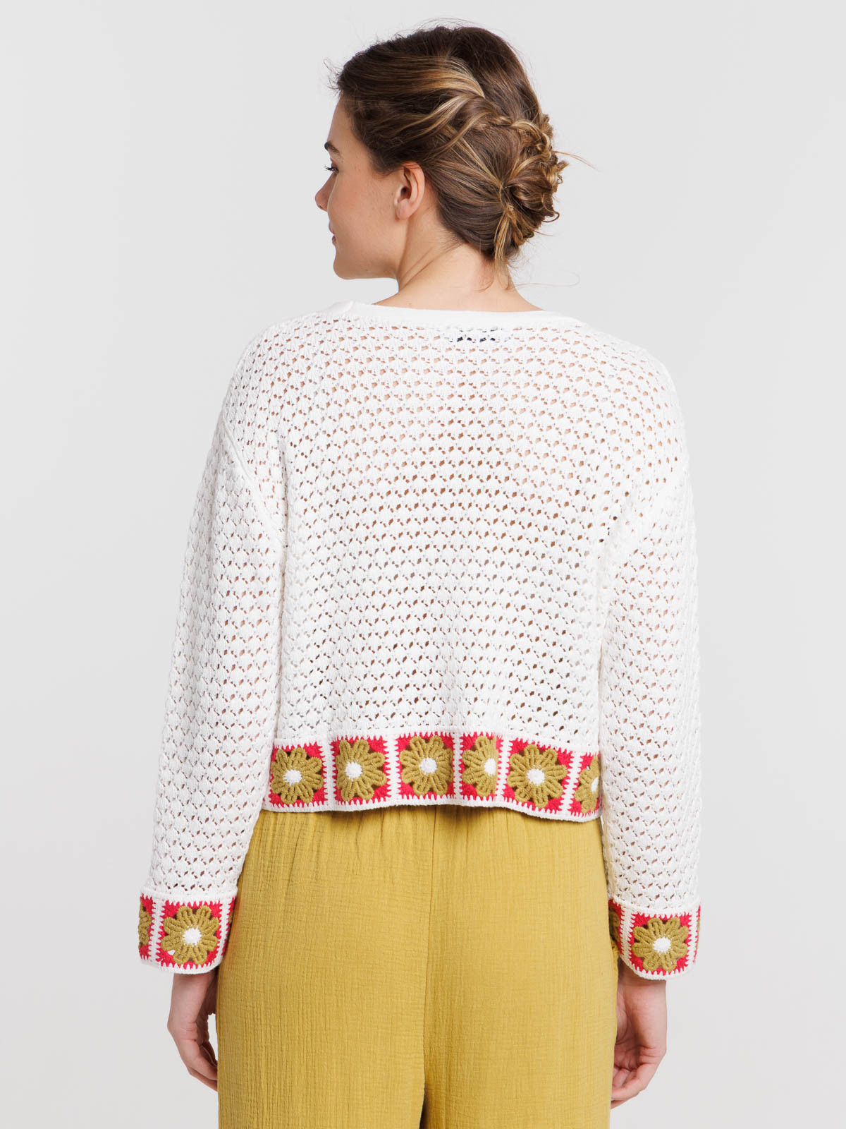 Pull crochet motifs colorés femme