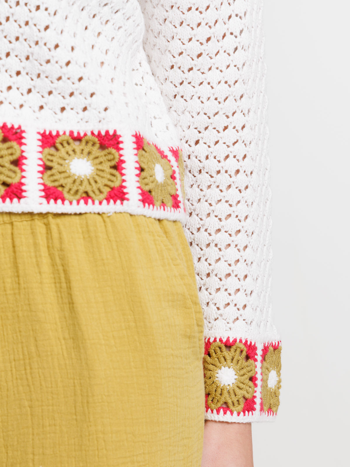 Pull crochet motifs colorés femme