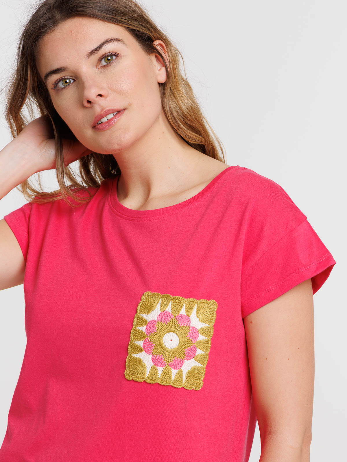 T-shirt motif macramé coloré femme