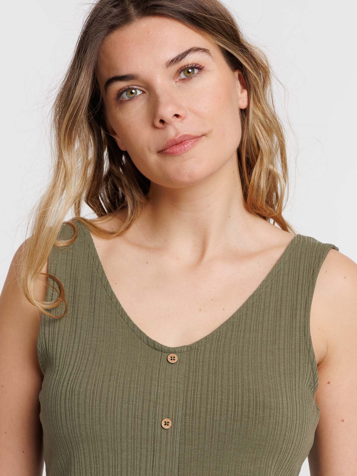 Débardeur trèfle col V boutons femme