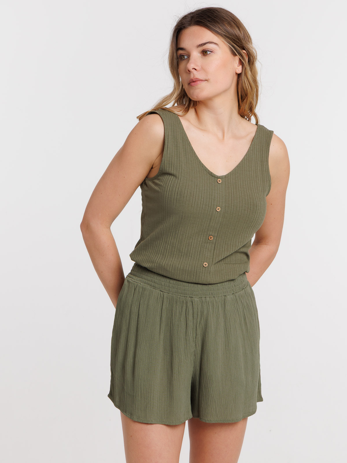 Débardeur trèfle col V boutons femme