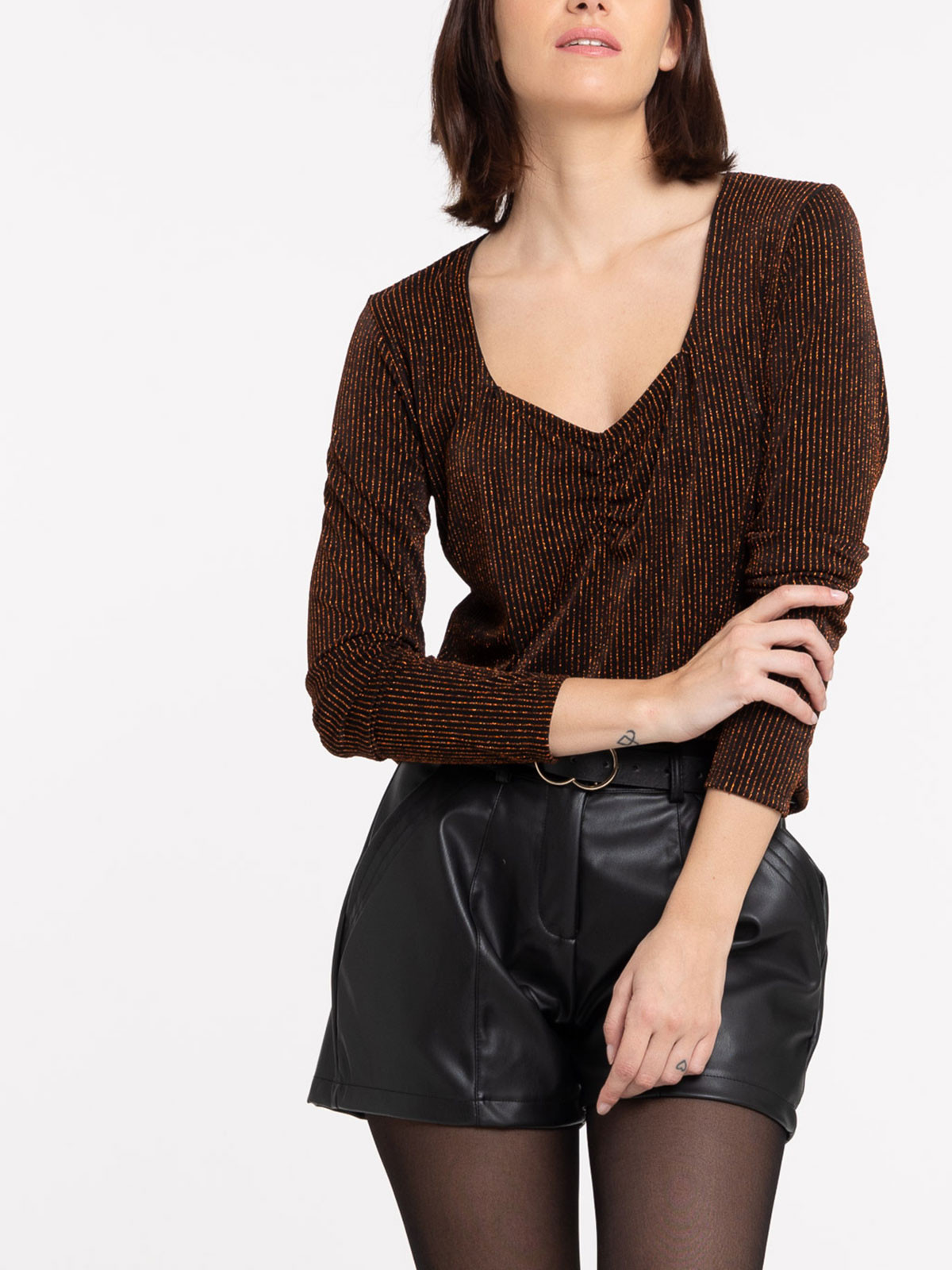 T-shirt femme col carré noir