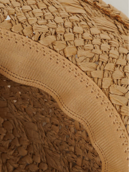 Chapeau en paille tressée...