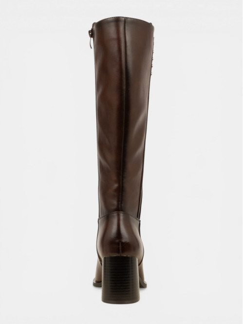 Bottes à talon marrons...