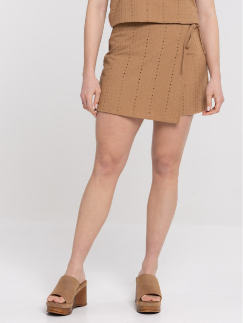 Jupe short nouée sur le...