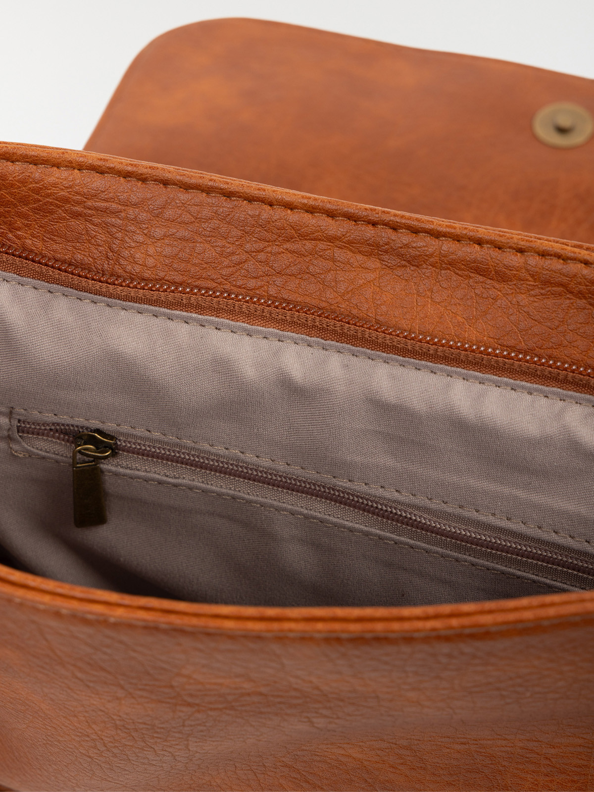 Sac bandoulière rabat clous femme Sac bandoulière rabat clous femme