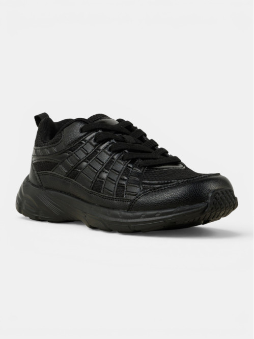 Baskets de sport noires...