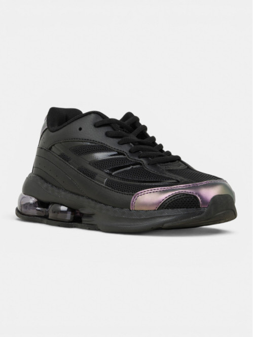 Baskets de sport noires...