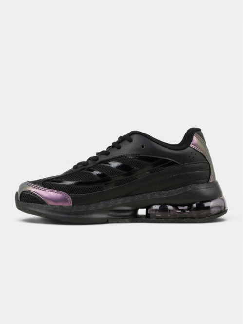 Baskets de sport noires...