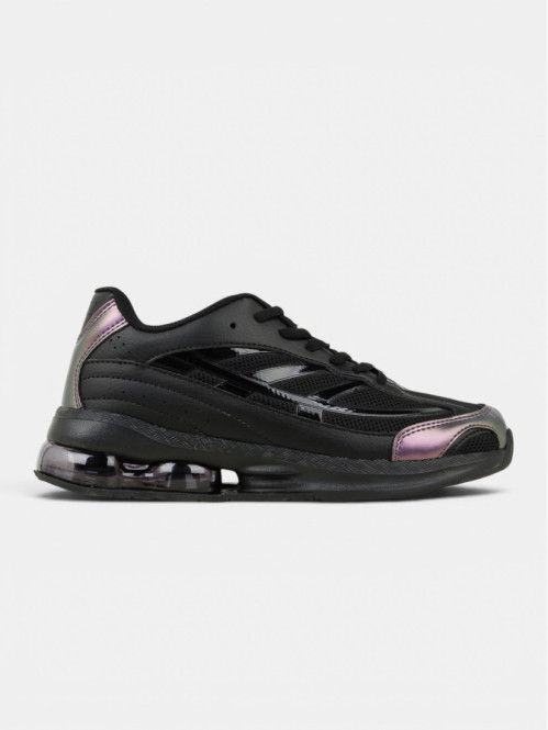 Baskets de sport noires...