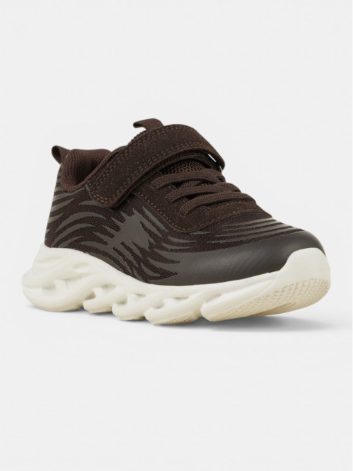 Baskets de sport marron...