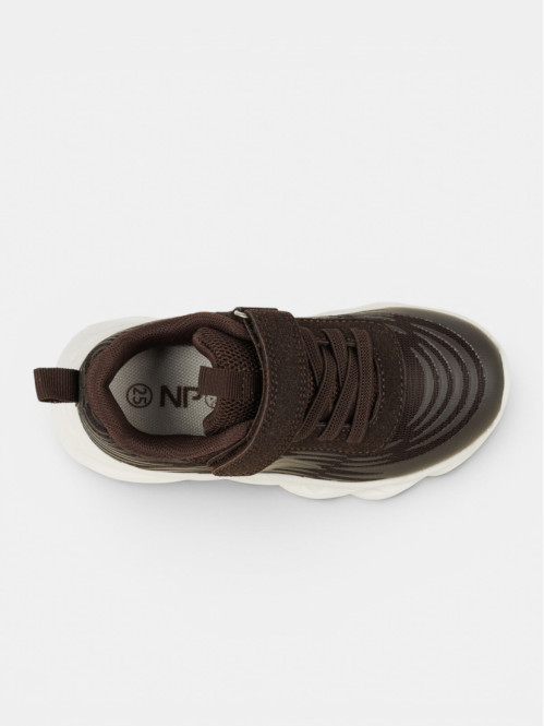 Baskets de sport marron...