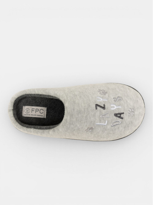 Chausson gris brodé (36-41)