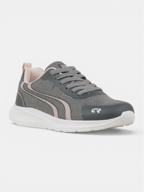 Baskets de sport grises...