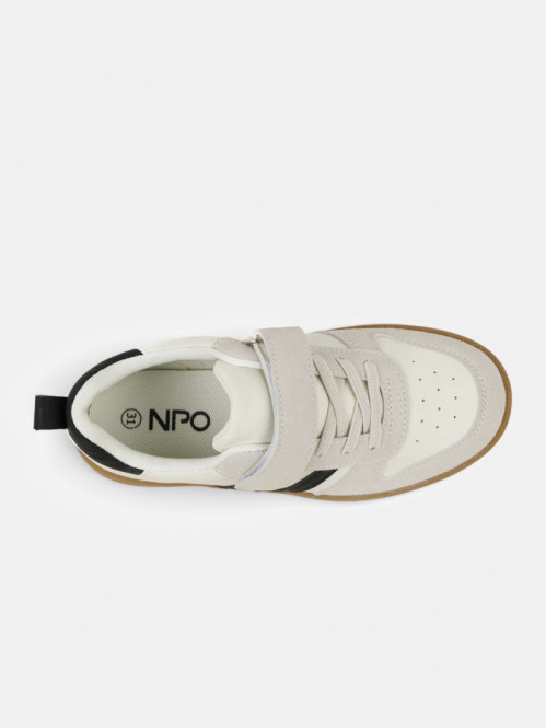 Baskets bandes noires...