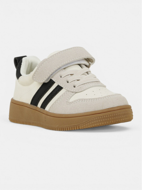 Baskets bandes noires...