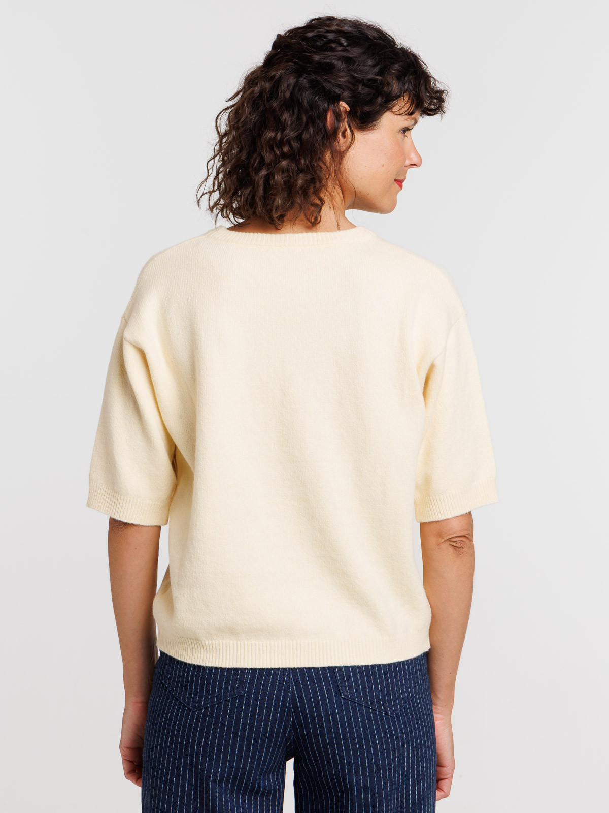 Pull femme vanille manches courtes