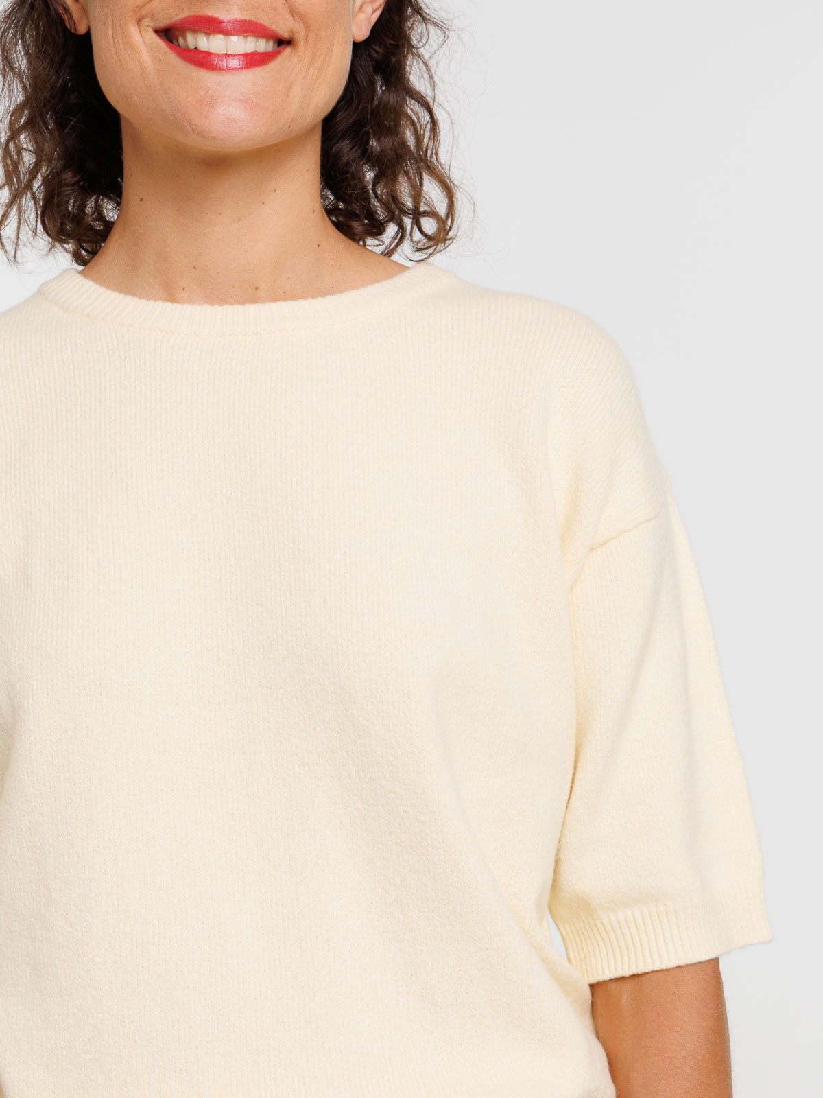 Pull femme vanille manches courtes