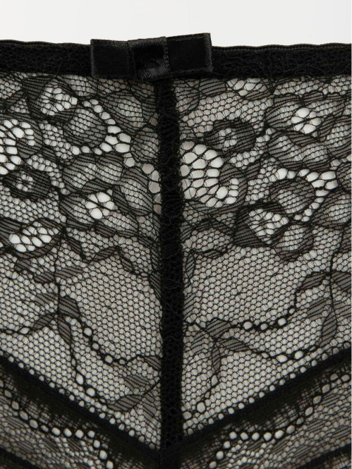 Shorty dentelle noir femme (36-46) Shorty dentelle noir femme (36-46)