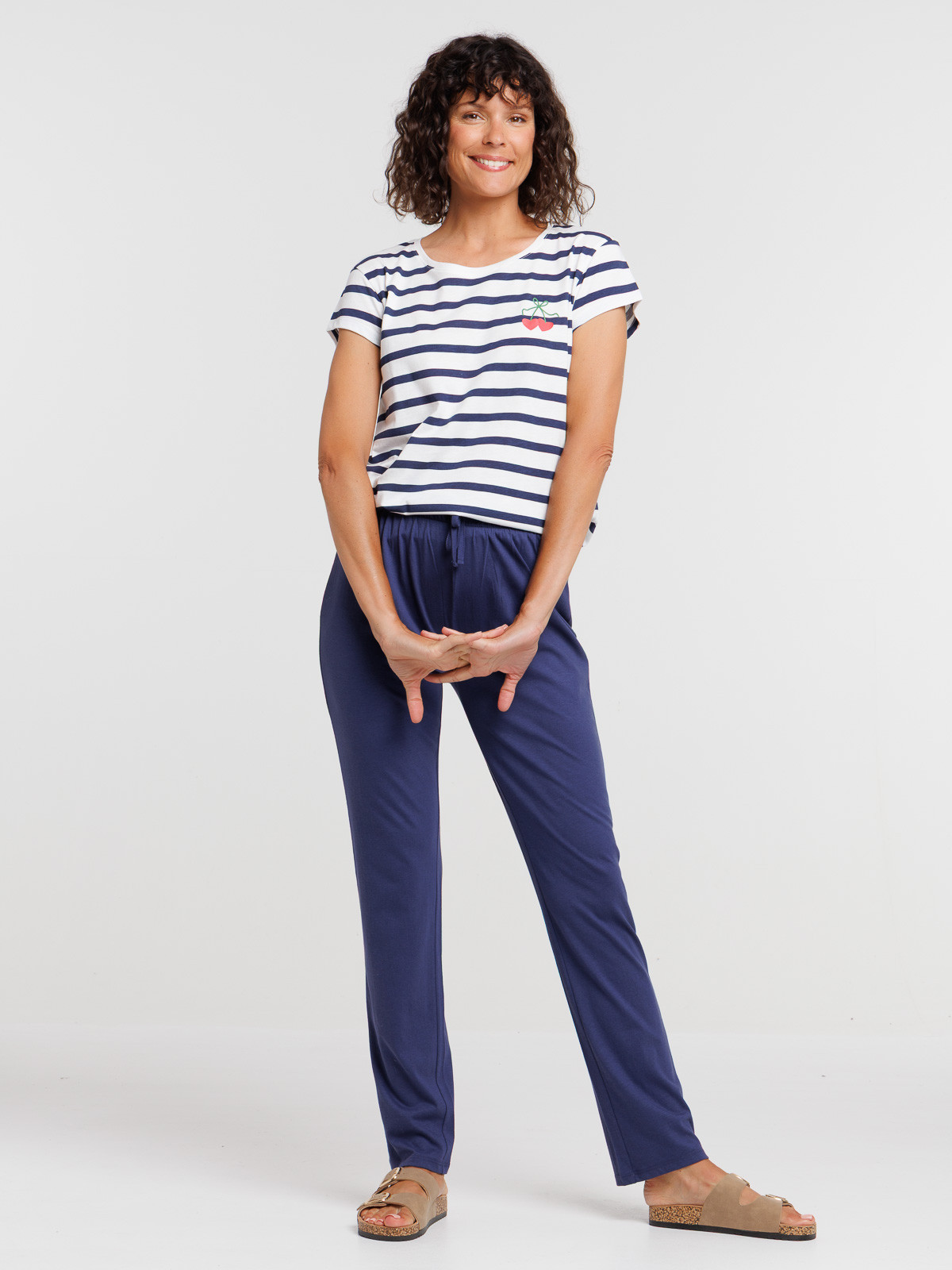 Pyjama rayé et cerise femme Pyjama rayé et cerise femme