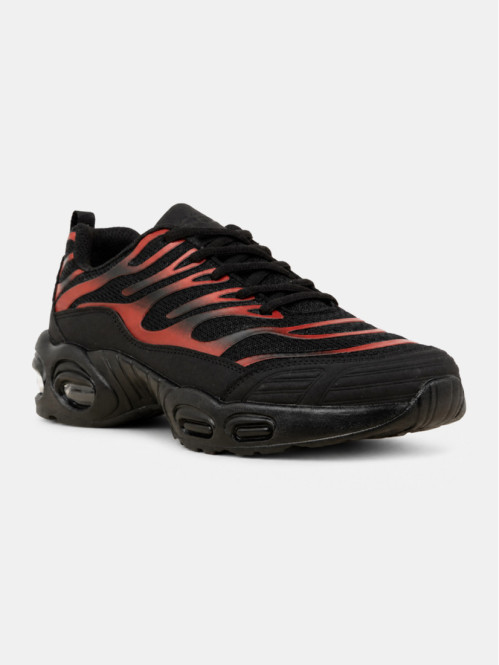Baskets de sport rouges...