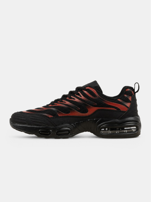Baskets de sport rouges...