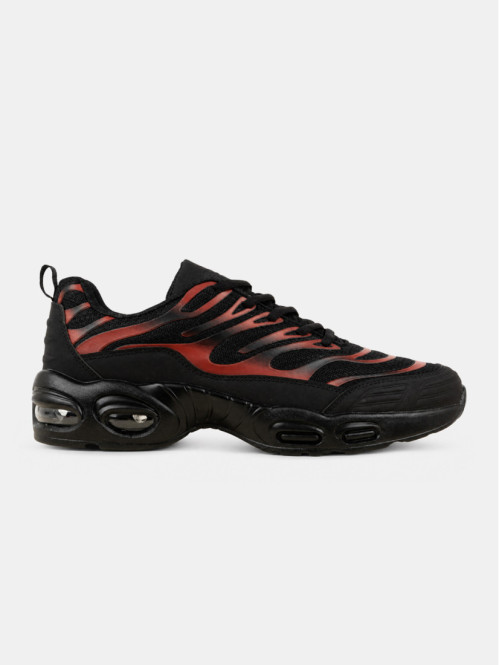 Baskets de sport rouges...